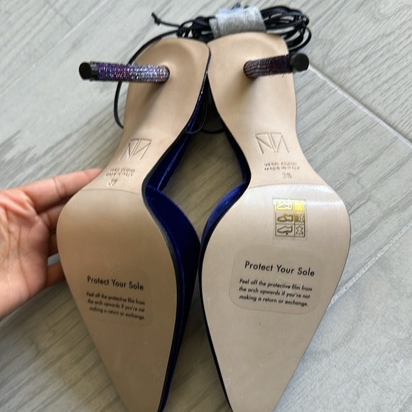 Tamara Mellon closed toe heels - Picture 4 of 4